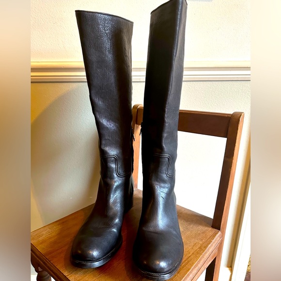 PRADA Leather Riding Boots (Black) with a Partial side
Zipper closure. - Picture 5 of 8